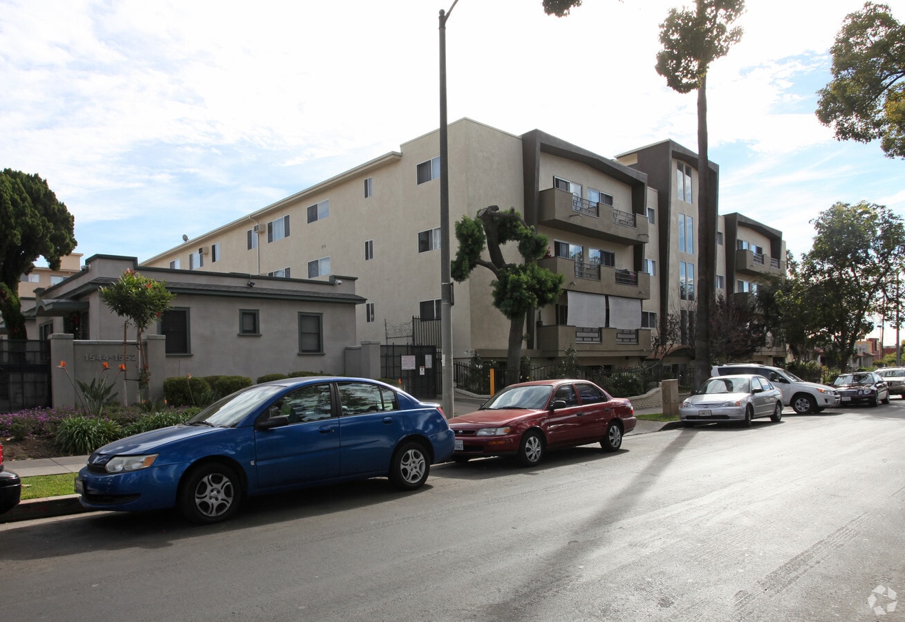 Serrano Apartments - Serrano Apartments