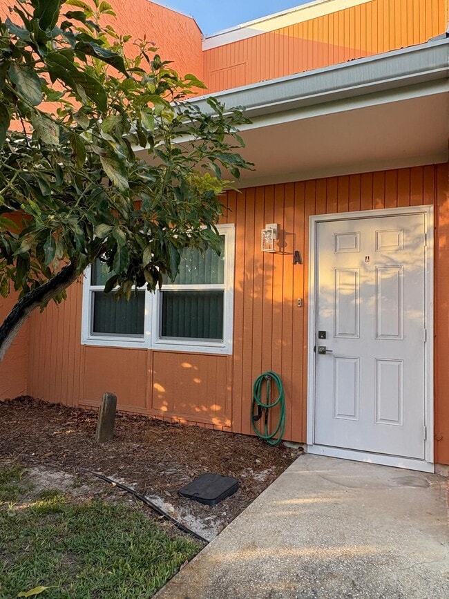 Building Photo - 802 Shorewinds Dr