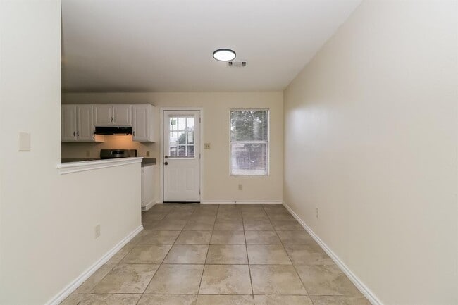 Photo - 11612 Gemmer St