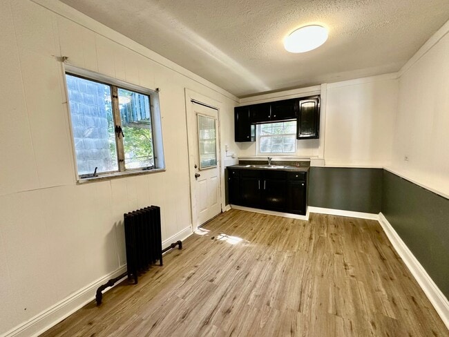 Photo - 2330 Eccles St