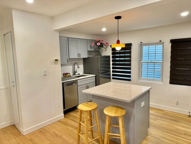 Photo - 1001 Memorial Dr Unidad 1001