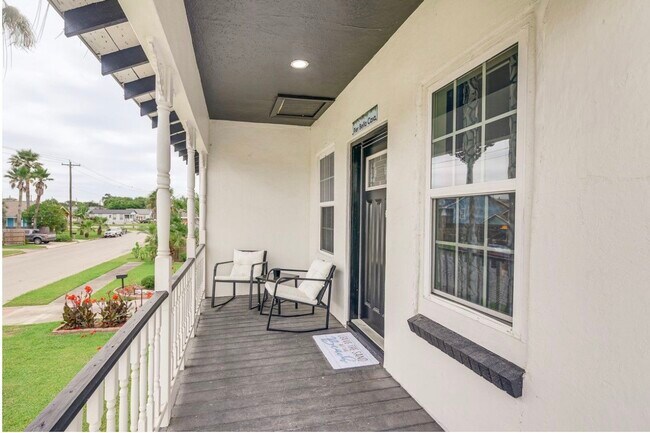 Photo - 5627 Avenue R