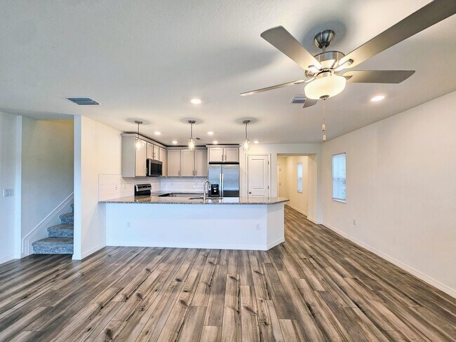 Photo - Charming 3-Bedroom Home with Lake Views in...