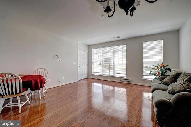 Photo - 42541 Highgate Terrace