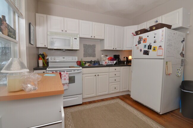 Photo - 33 Thatcher St Unit 2