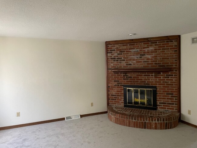 Photo - 674 Dussel Dr