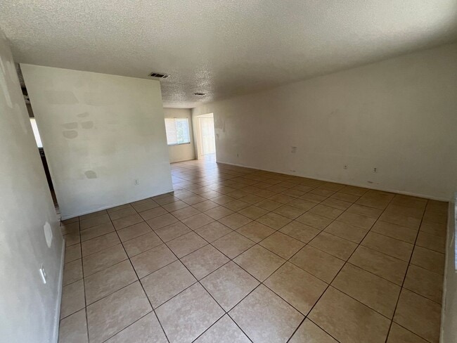 Photo - AVAIL 10/15 -- $1,295 ** Annual ** 3 Bed /...