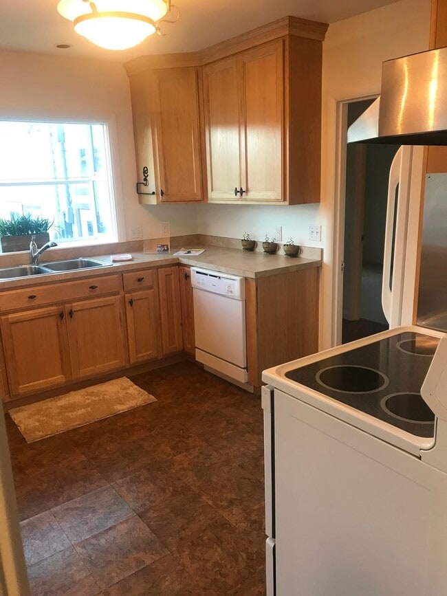 Photo - 1175 Avenue B