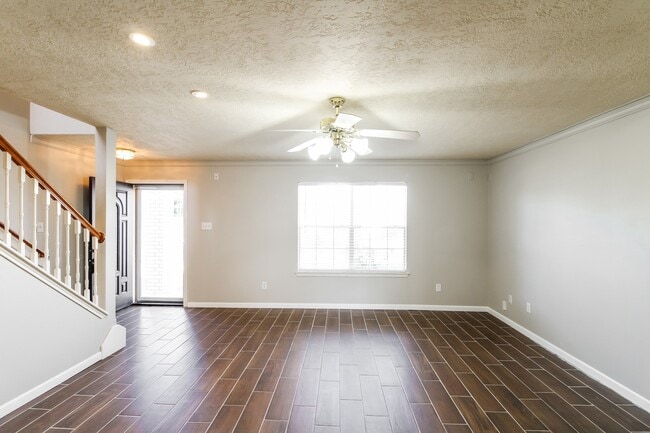 Photo - 4342 Lakewood Dr