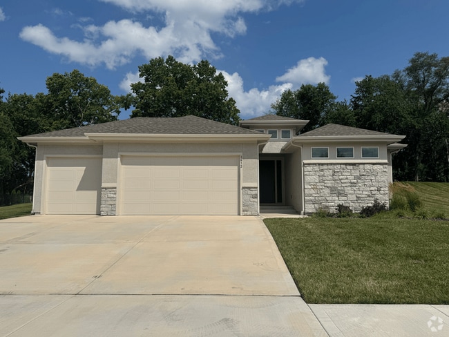 Building Photo - 1613 SW Hedgewood Ln Rental