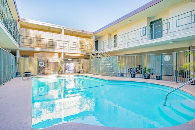 Tujunga Apartments