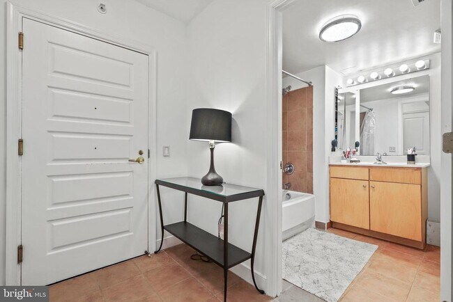 Photo - 616 E St NW Unit 1007