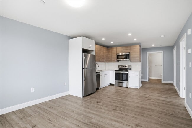 Building Photo - 632 Centre St Unit 306