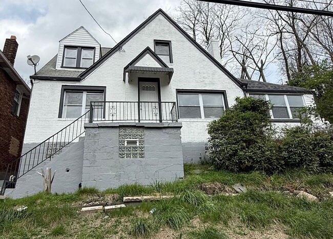 Building Photo - Newly Renovated 3 Bedroom in Swissvale- Spacious Single Family Home!