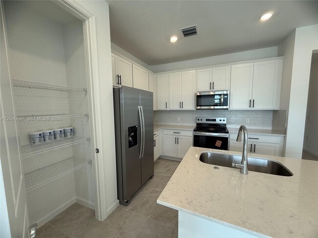 Building Photo - 4286 Efendi Dr