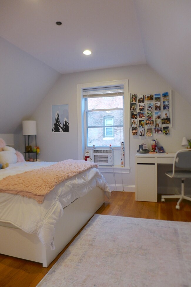 Photo - 725 Parker St