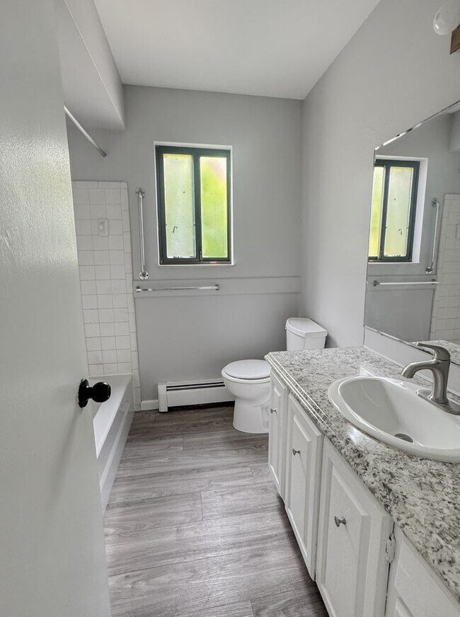 Photo - 885 Hardwick Dr SE