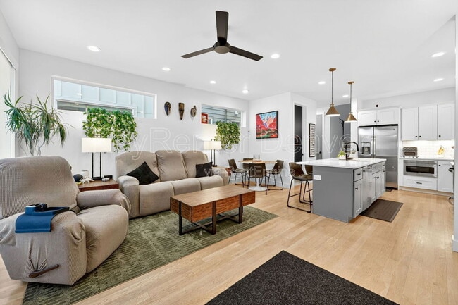 Photo - 1299 Newton St