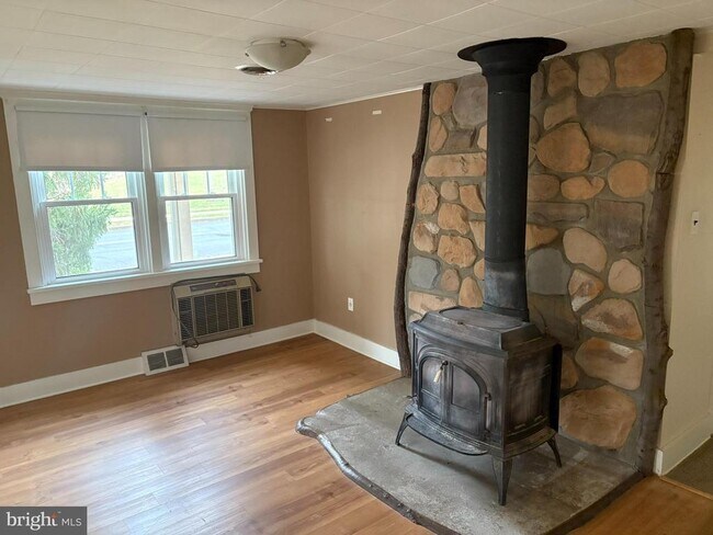 Photo - 3842 Old Easton Rd