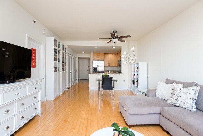 Photo - 1125 Maxwell Ln Unit 707