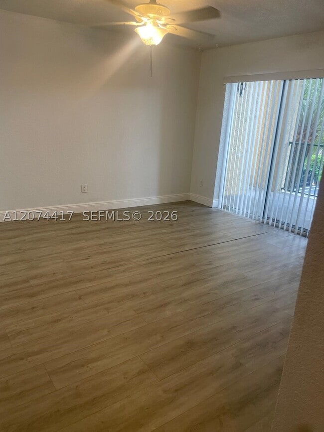 Photo - 927 Riverside Dr Unit 320