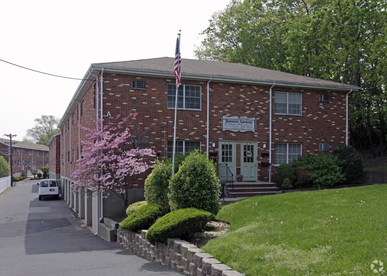Jamestown Apartments - Jamestown Apartments