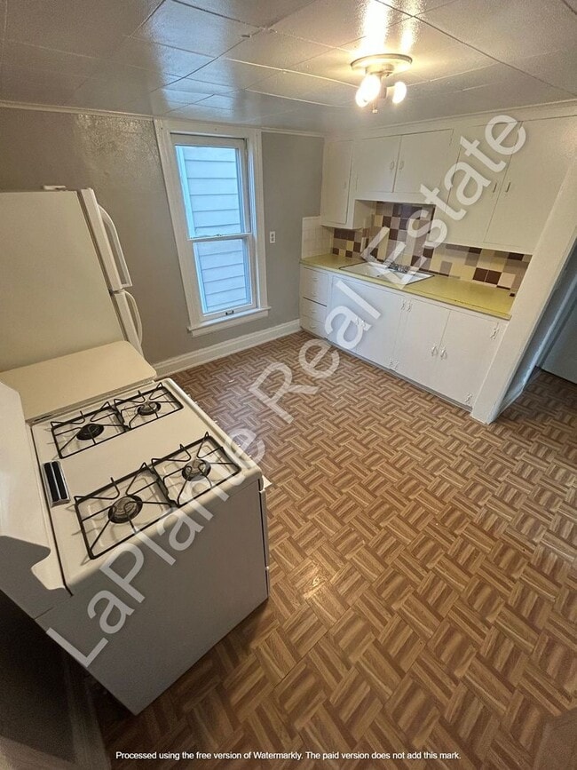 Photo - 3950 Woodhaven Dr Unit Upper