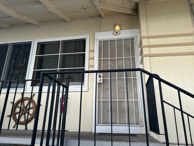 Photo - 1725 Hoe St