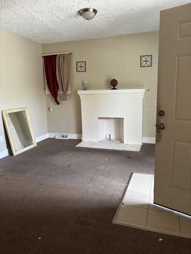 Building Photo - 5557 Saint Louis Ave Rental