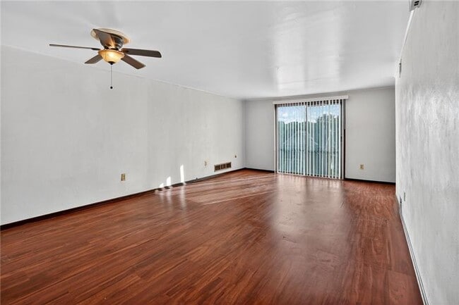 Photo - 4034 Murray Ave
