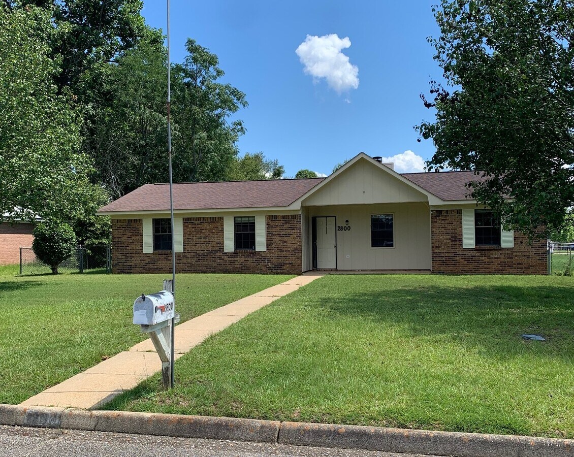 Photo - 2800 Nottingham Way