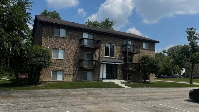 Building Photo - 8310 Woodland Dr Rental