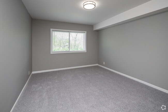1BR, 1BA - 659SF - Bedroom