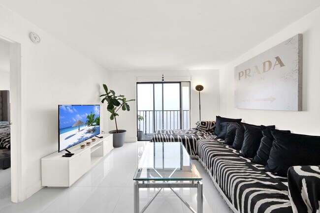 Photo - 1225 West Ave Unidad #402 Rental