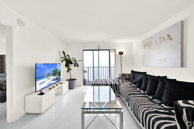 Building Photo - 1225 West Ave Unit #402 Rental