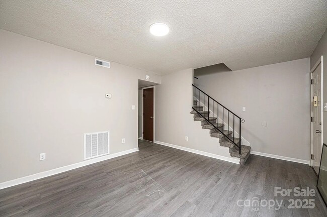 Photo - 1051 3rd St SE