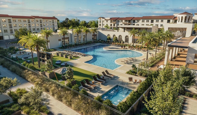 Piscina y spa estilo resort con tumbonas. - Montessa Heights