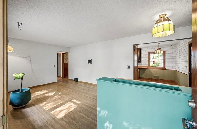 Building Photo - 6121 Trinity Dr NE Rental