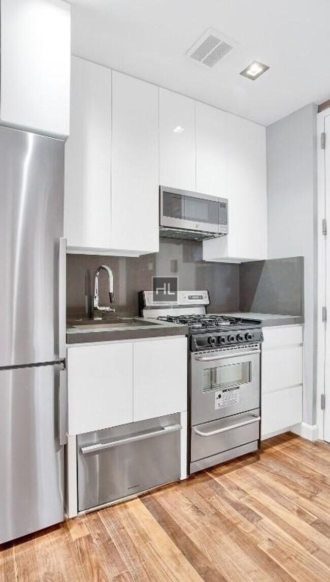 Photo - Mott Street Unit 9