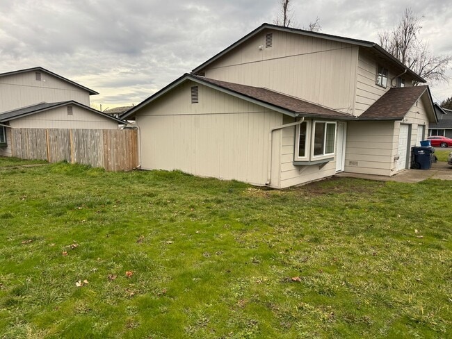 Photo - Beautifully updated 2 bedroom 1.5 bath duplex in Springfield!