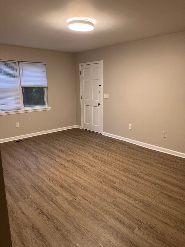 Living Room - 1133 White Oak Dr (Athens, GA)