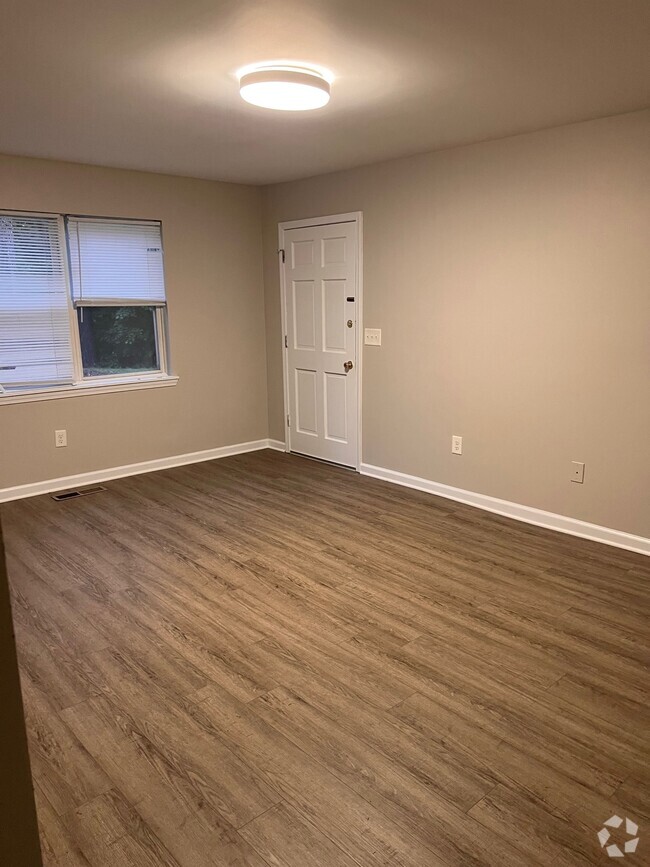 Building Photo - 1133 White Oak Dr Rental