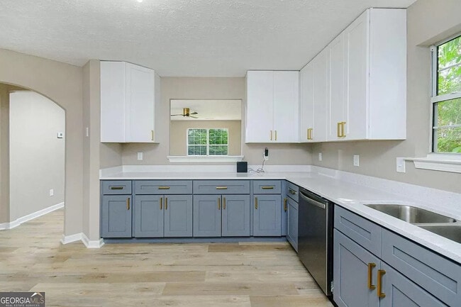 Photo - Room in House on Brown Dr