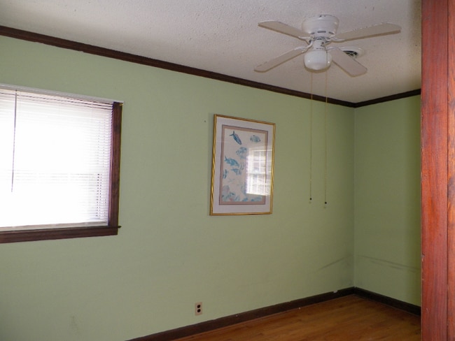 Photo - 1002 Cherry Ln