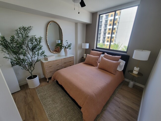 Photo - 858 E 27th St Unit B8