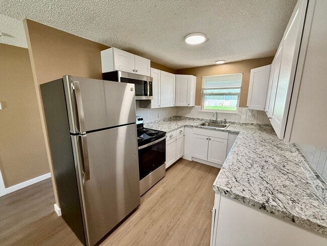 Building Photo - 3617-3623 Butternut Drive Unit 3621