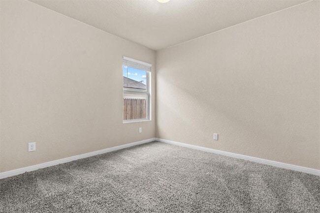 Photo - 2039 Rowan Wy