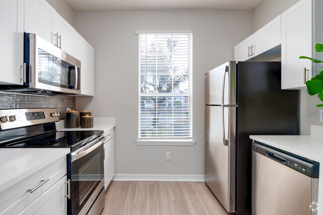 1BR, 1BA - 871SF - Kitchen