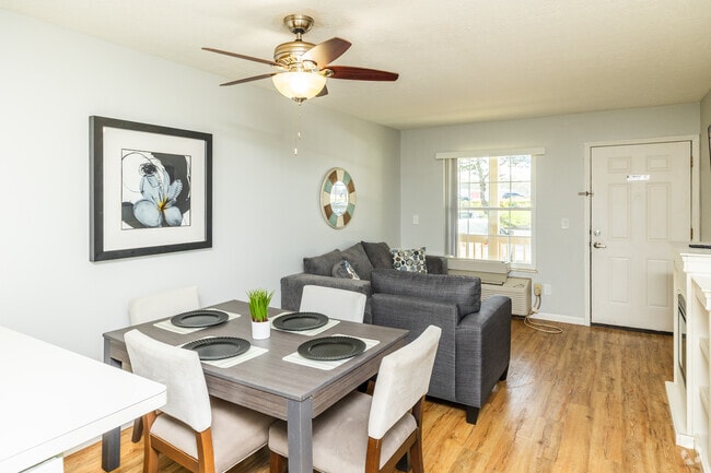 1 habitación, 1 baño - 580 pies cuadrados - Sala de estar - Bairsford Place Apartments