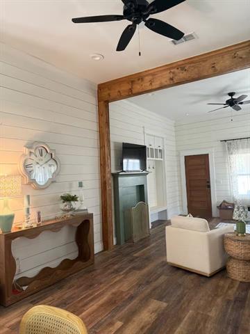 Photo - 608 N Belknap St